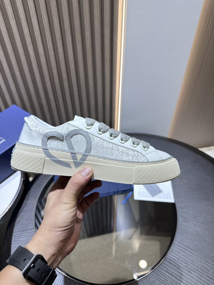 D10R SNEAKER